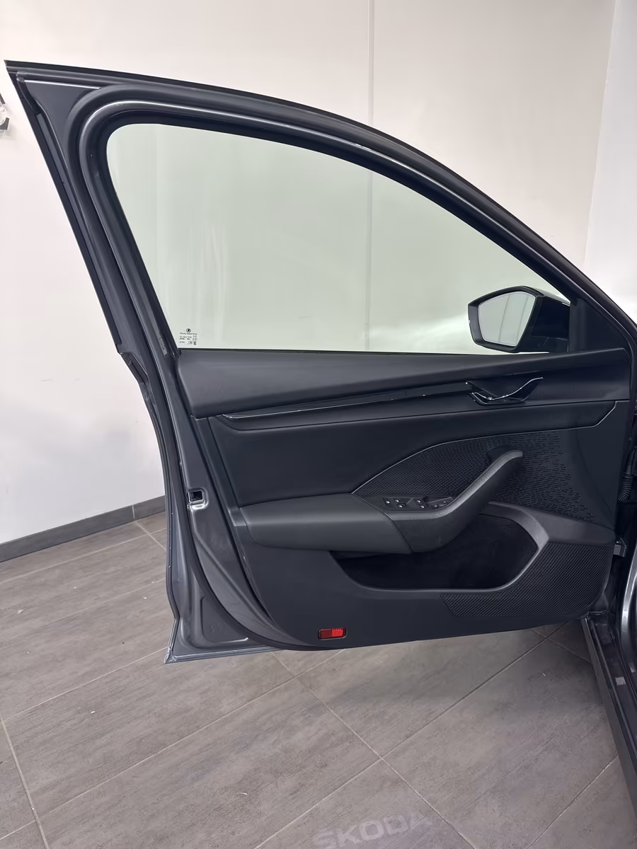 Skoda Octavia 2023 г. Серый, пробег 56750 км