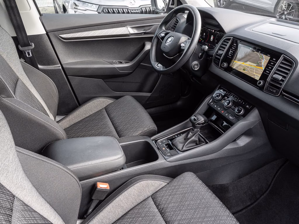 Skoda Karoq 2022 г. Серебристый, пробег 53554 км