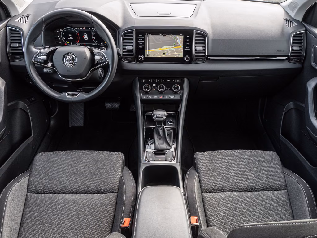 Skoda Karoq 2022 г. Серебристый, пробег 53554 км