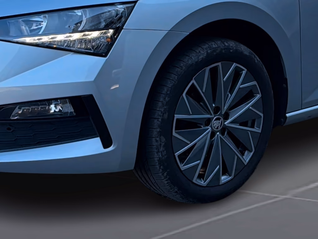 Skoda Scala 2023 г. Серебристый, пробег 45530 км
