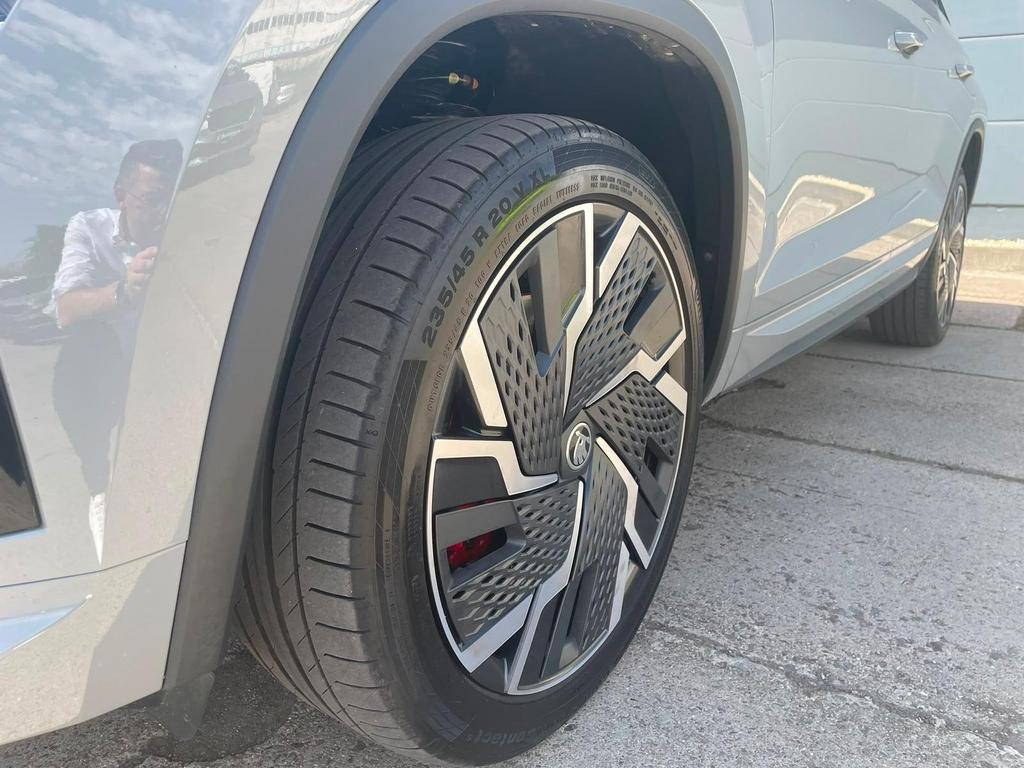 Skoda Kodiaq 2024 г. Серый, пробег 23422 км