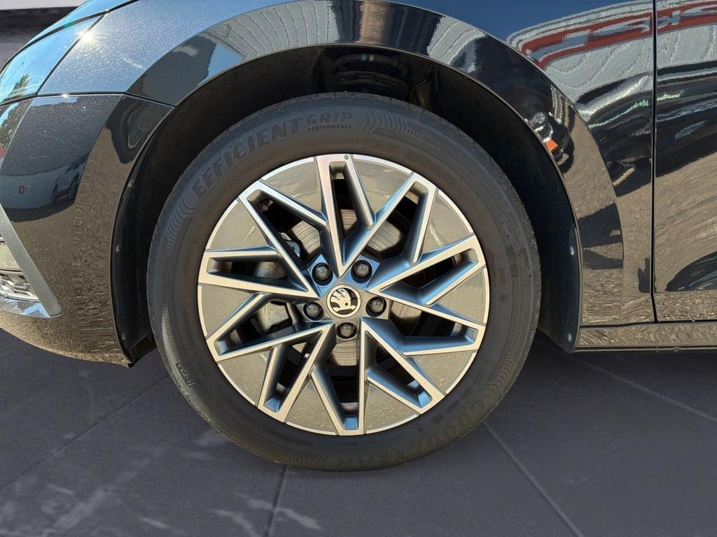 Skoda Octavia 2023 г. Чёрный, пробег 51970 км