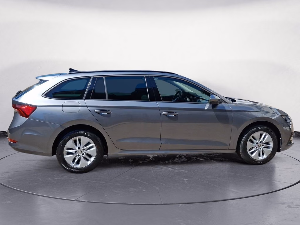 Skoda Octavia 2023 г. Серый, пробег 58333 км