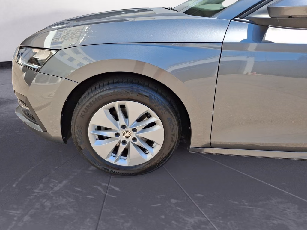 Skoda Octavia 2023 г. Серый, пробег 58333 км