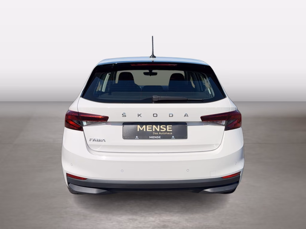Skoda Fabia 2022 г. Белый, пробег 40996 км