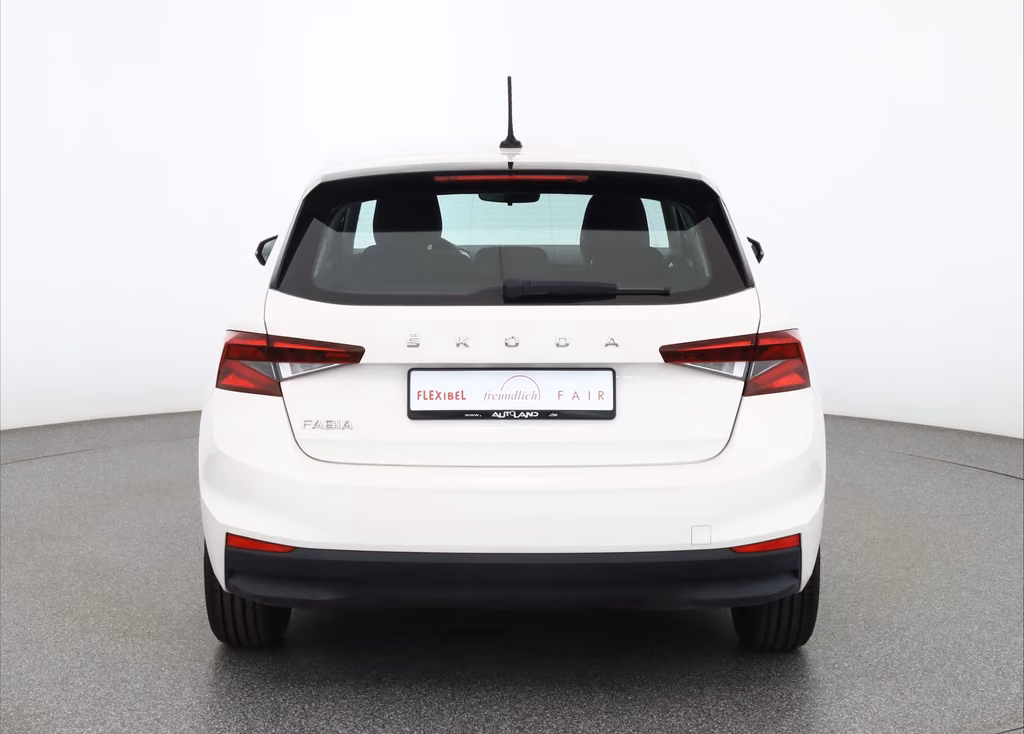 Skoda Fabia 2022 г. Белый, пробег 48819 км