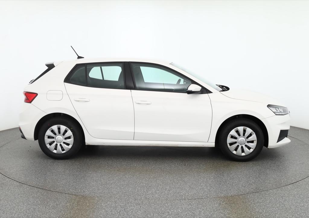 Skoda Fabia 2022 г. Белый, пробег 48819 км