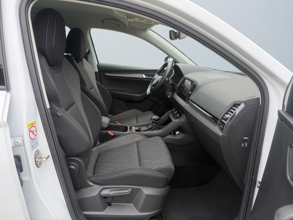 Skoda Karoq 2023 г. Белый, пробег 56823 км