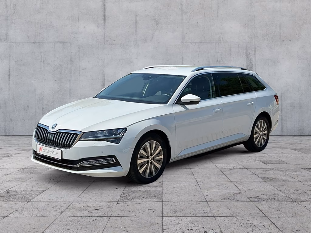Skoda Superb 2023 г. Белый, пробег 45968 км