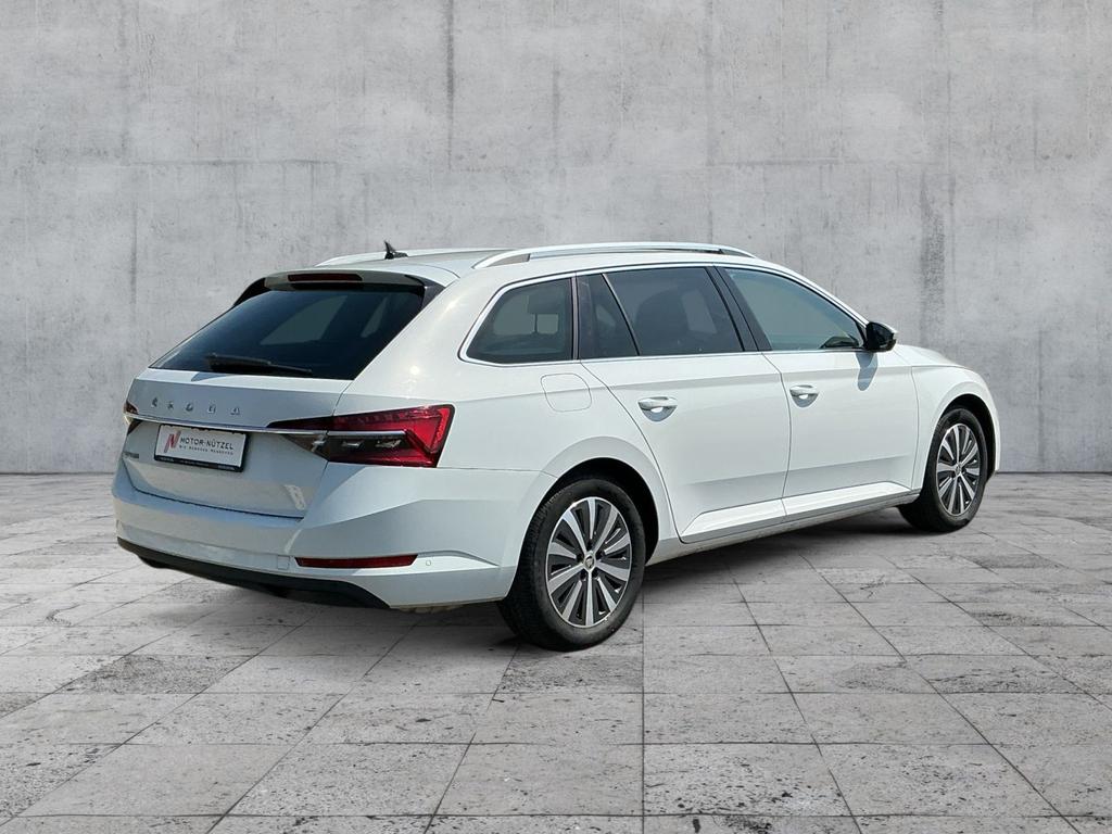 Skoda Superb 2023 г. Белый, пробег 45968 км