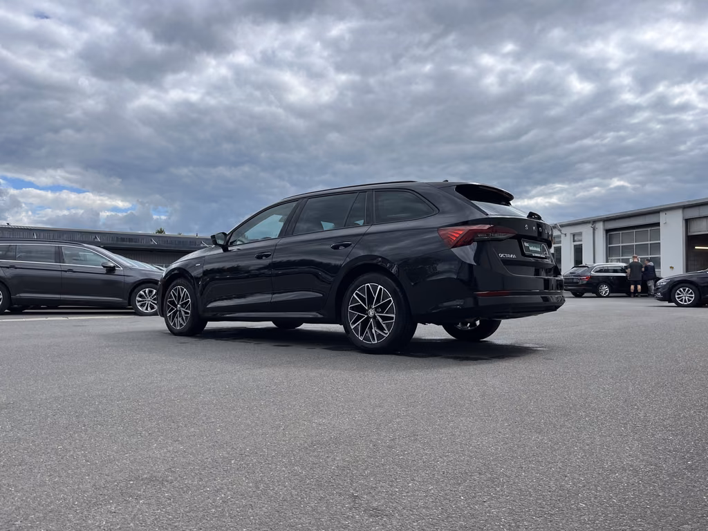 Skoda Octavia 2021 г. Чёрный, пробег 54925 км