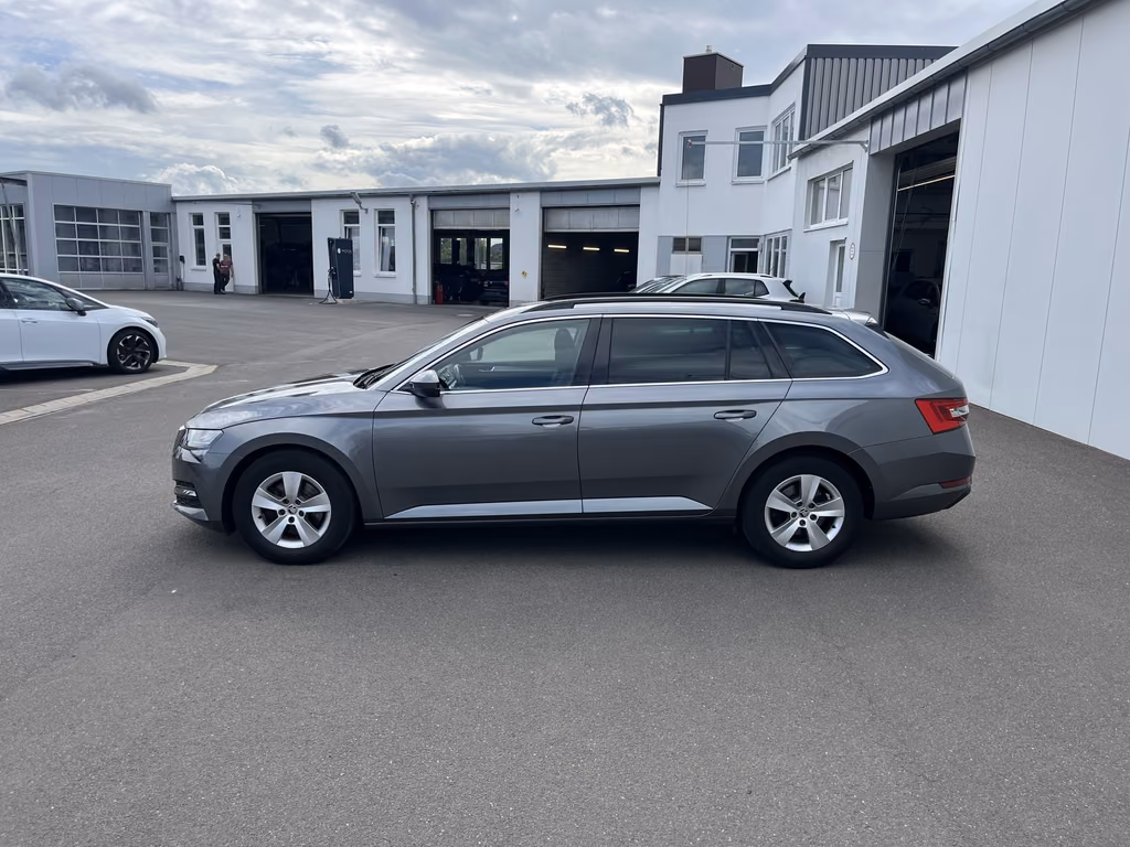 Skoda Superb 2022 г. Серый, пробег 58008 км