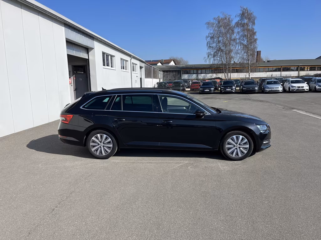 Skoda Superb 2021 г. Чёрный, пробег 49891 км