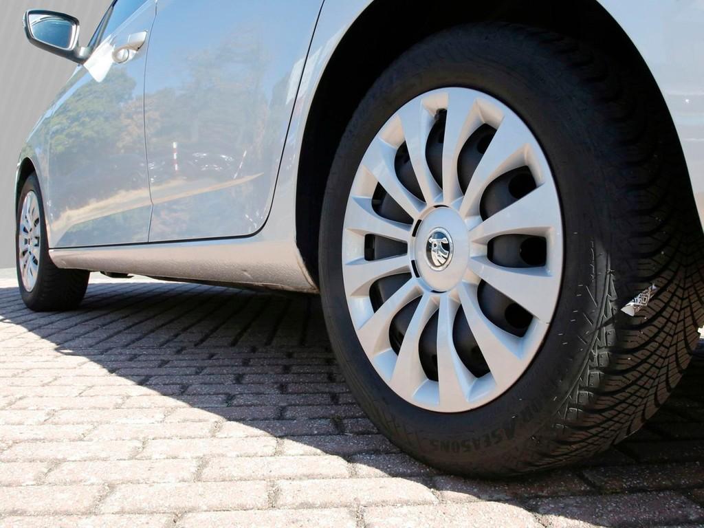 Skoda Fabia 2022 г. Серебристый, пробег 33050 км