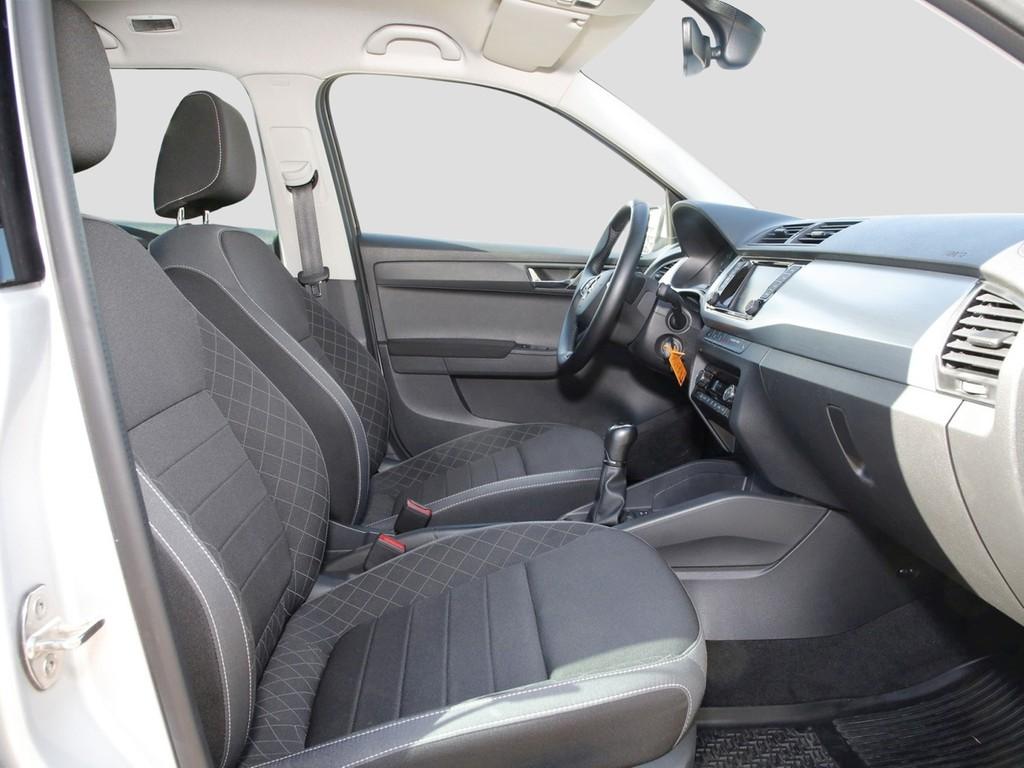 Skoda Fabia 2022 г. Серебристый, пробег 33050 км