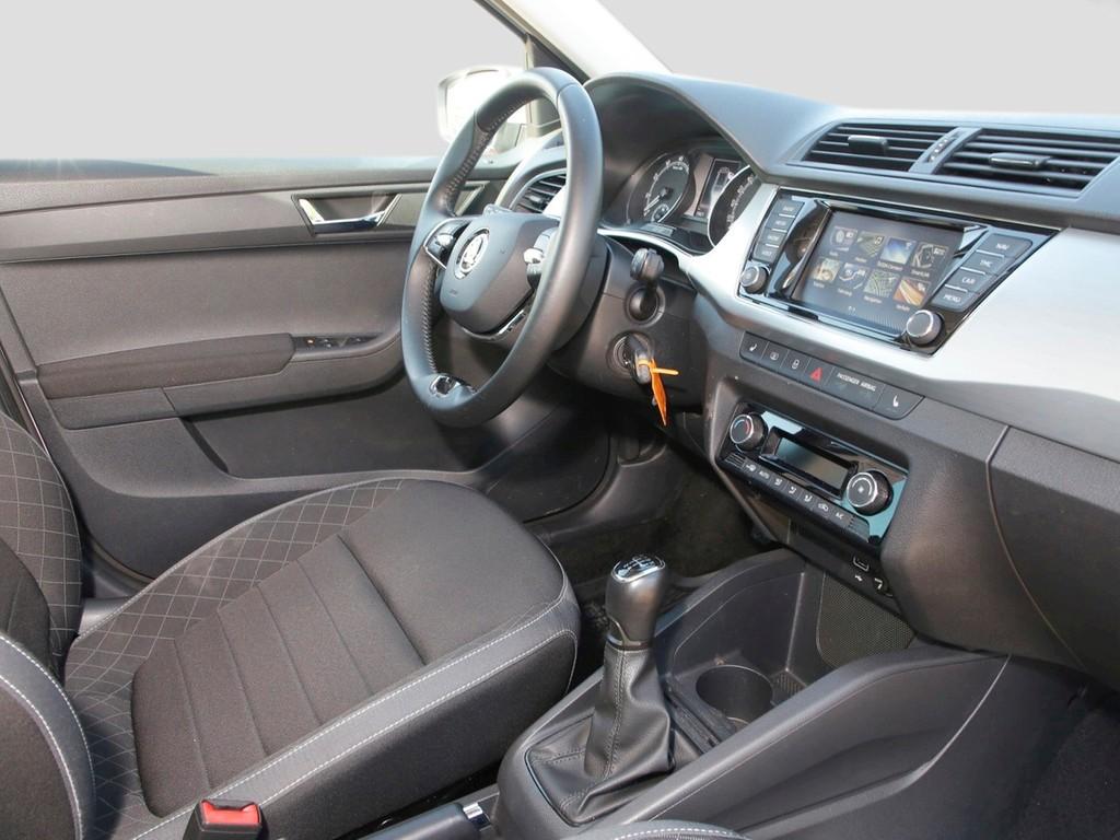 Skoda Fabia 2022 г. Серебристый, пробег 33050 км