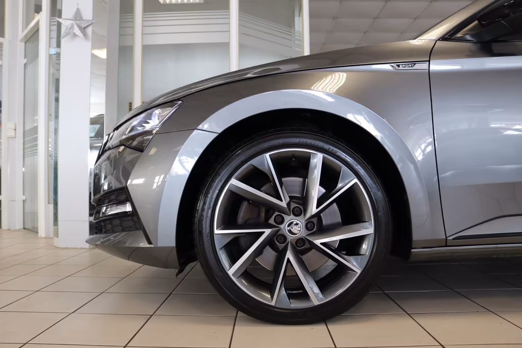Skoda Superb 2022 г. Серый, пробег 49985 км