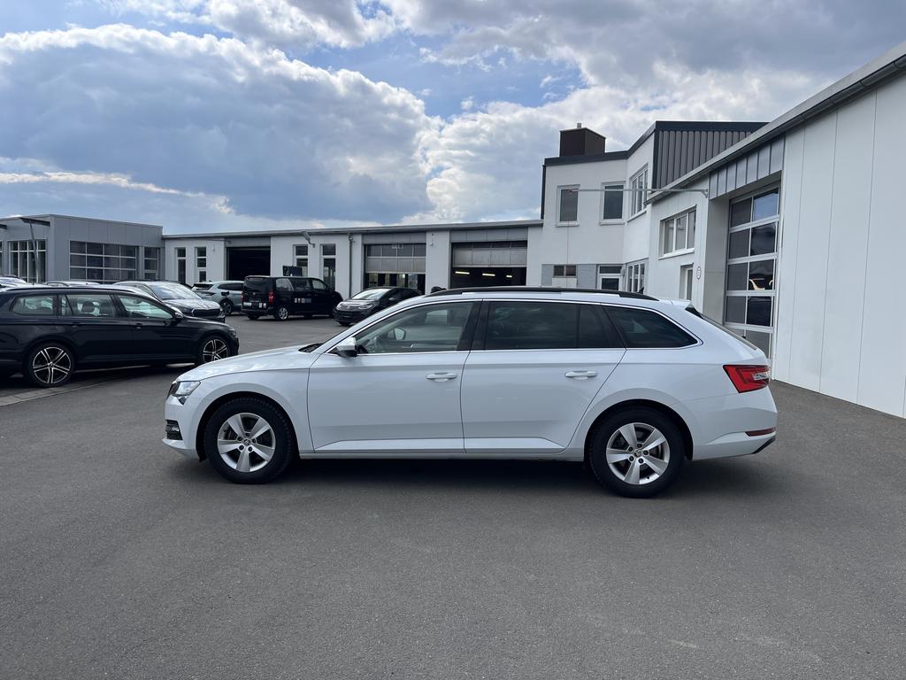 Skoda Superb 2022 г. Белый, пробег 59193 км