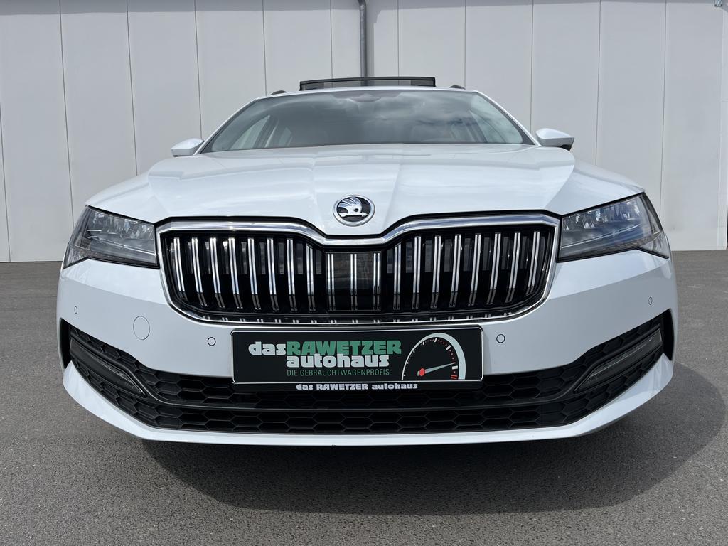 Skoda Superb 2022 г. Белый, пробег 59193 км
