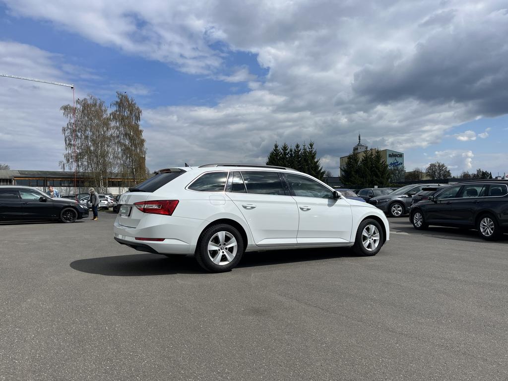 Skoda Superb 2022 г. Белый, пробег 59193 км