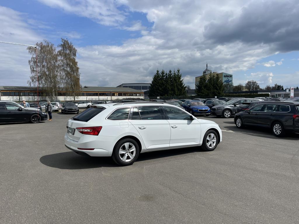 Skoda Superb 2022 г. Белый, пробег 59193 км
