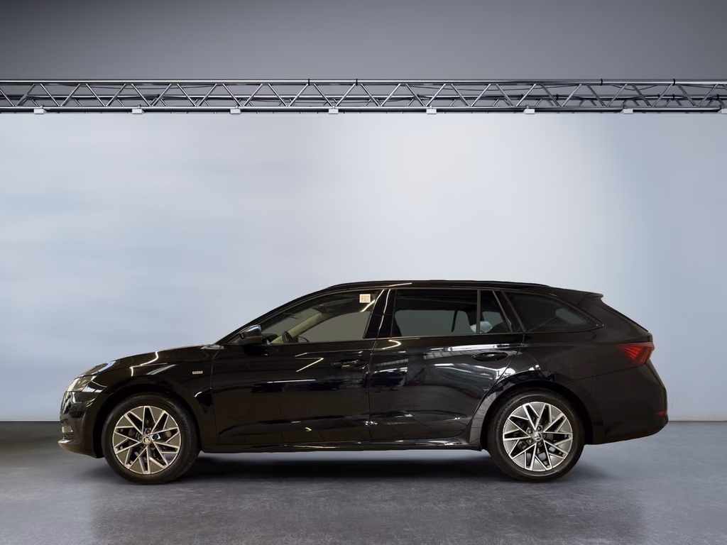 Skoda Octavia 2022 г. Чёрный, пробег 59799 км