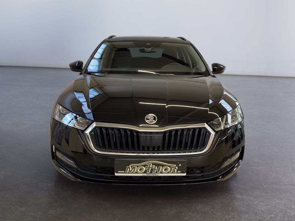 Skoda Octavia 2022 г. Чёрный, пробег 59799 км