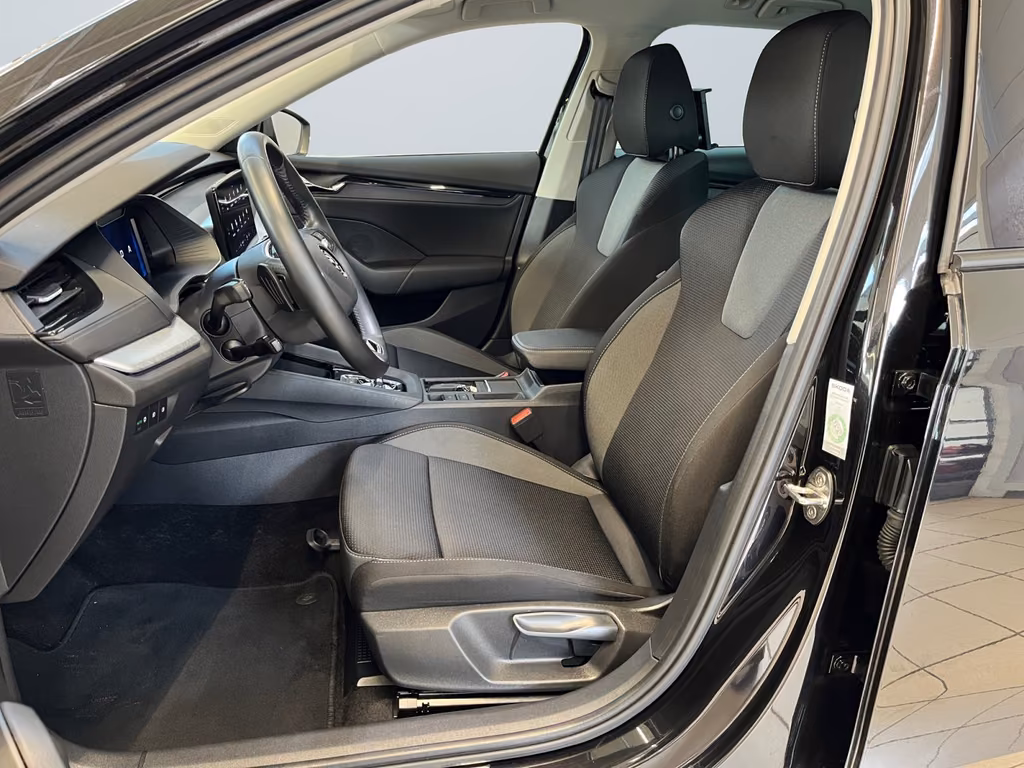 Skoda Octavia 2022 г. Чёрный, пробег 59799 км