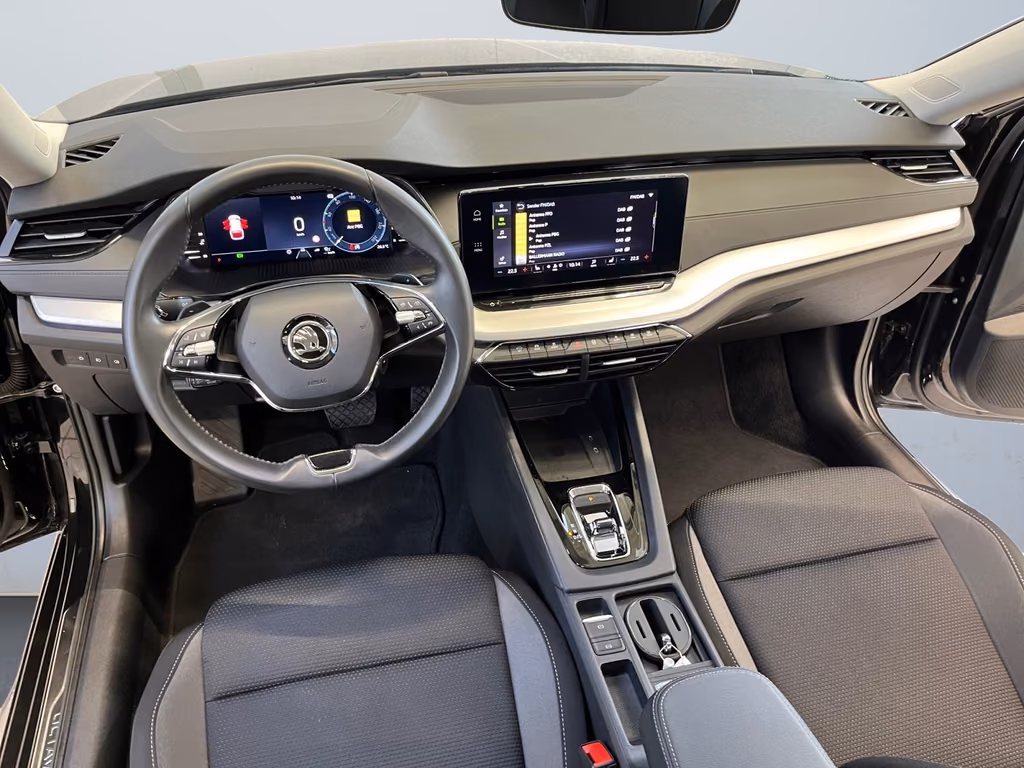 Skoda Octavia 2022 г. Чёрный, пробег 59799 км