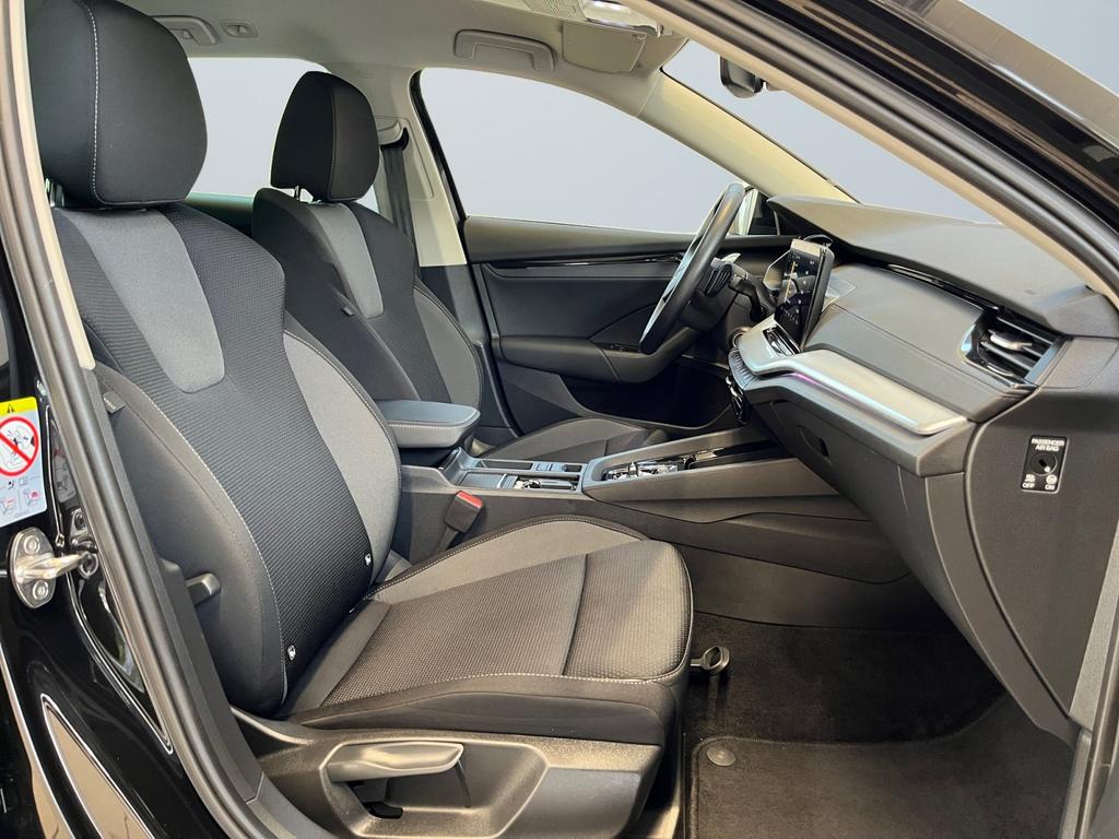Skoda Octavia 2022 г. Чёрный, пробег 59799 км