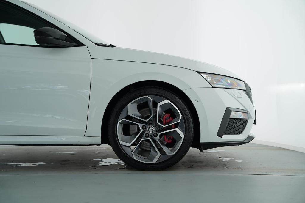 Skoda Octavia 2022 г. Белый, пробег 34949 км