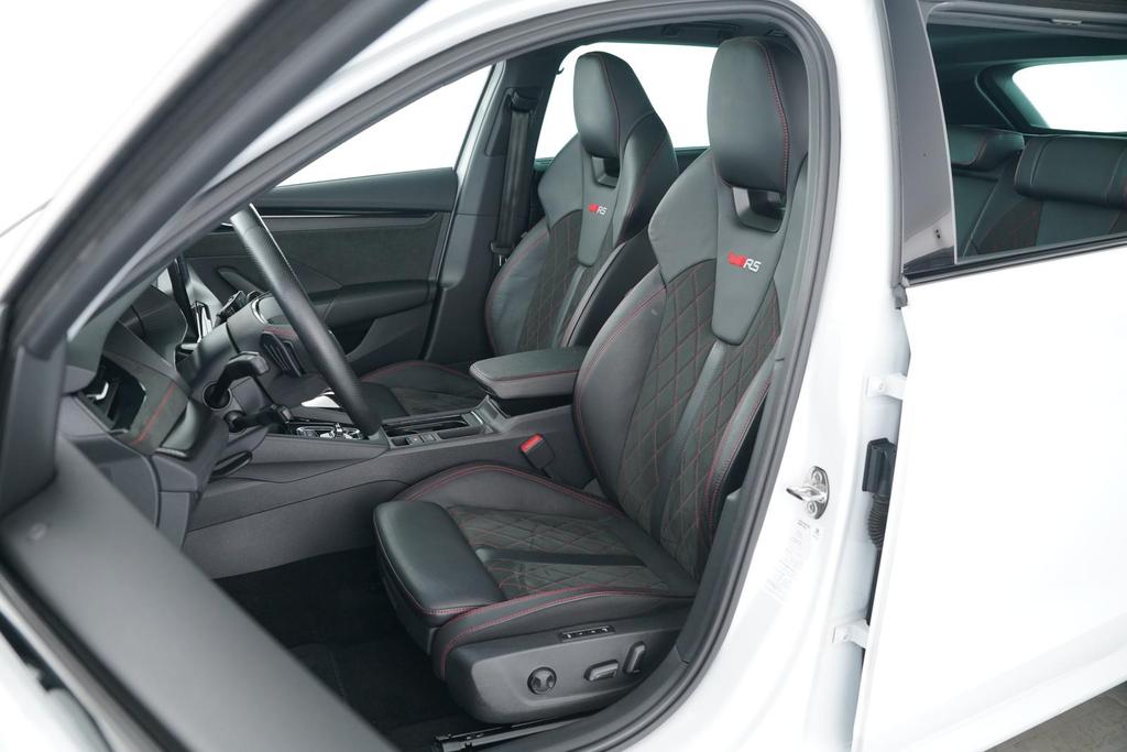 Skoda Octavia 2022 г. Белый, пробег 34949 км
