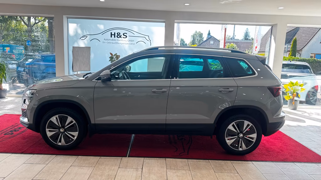 Skoda Karoq 2023 г. Серый, пробег 55590 км