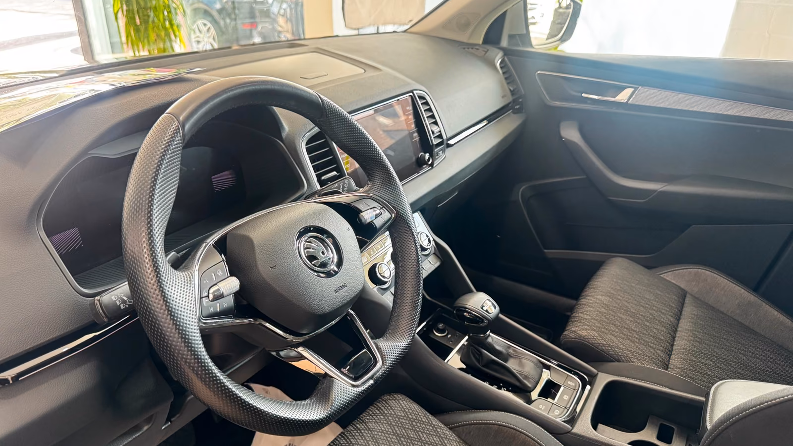 Skoda Karoq 2023 г. Серый, пробег 55590 км