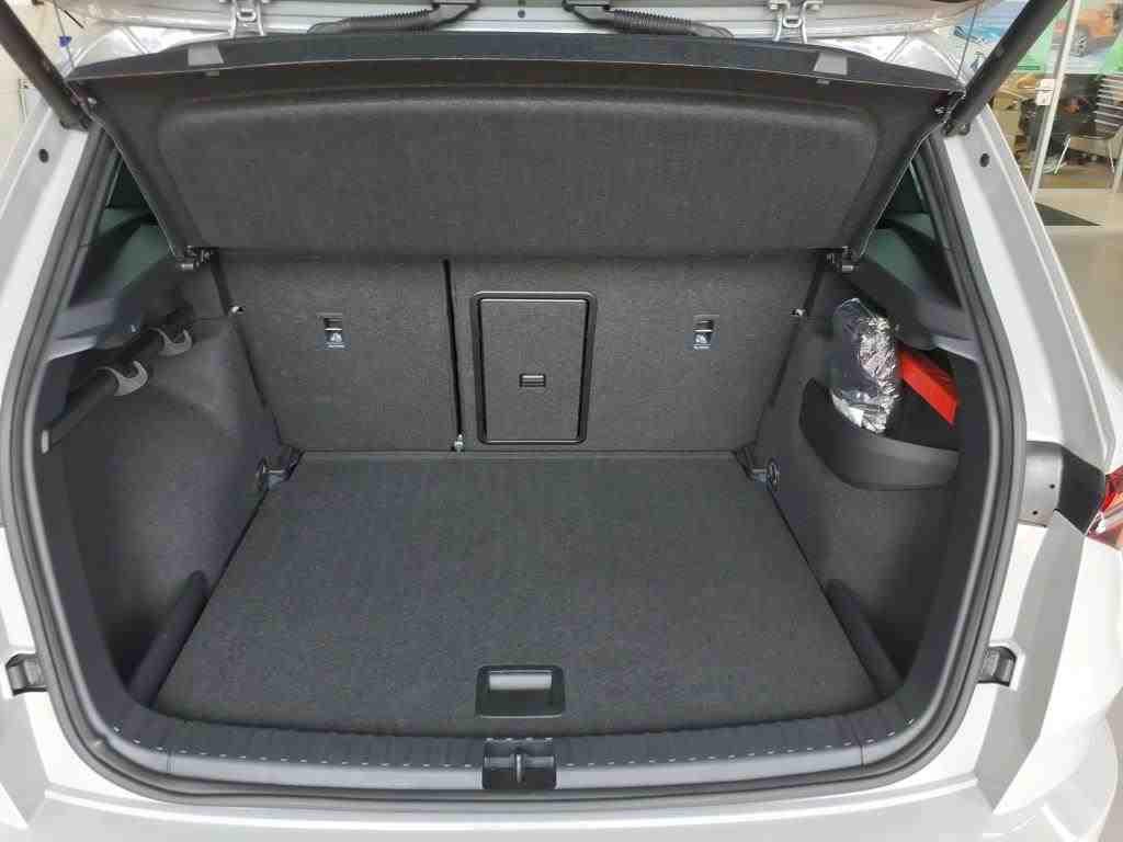 Skoda Karoq 2023 г. Серый, пробег 56100 км