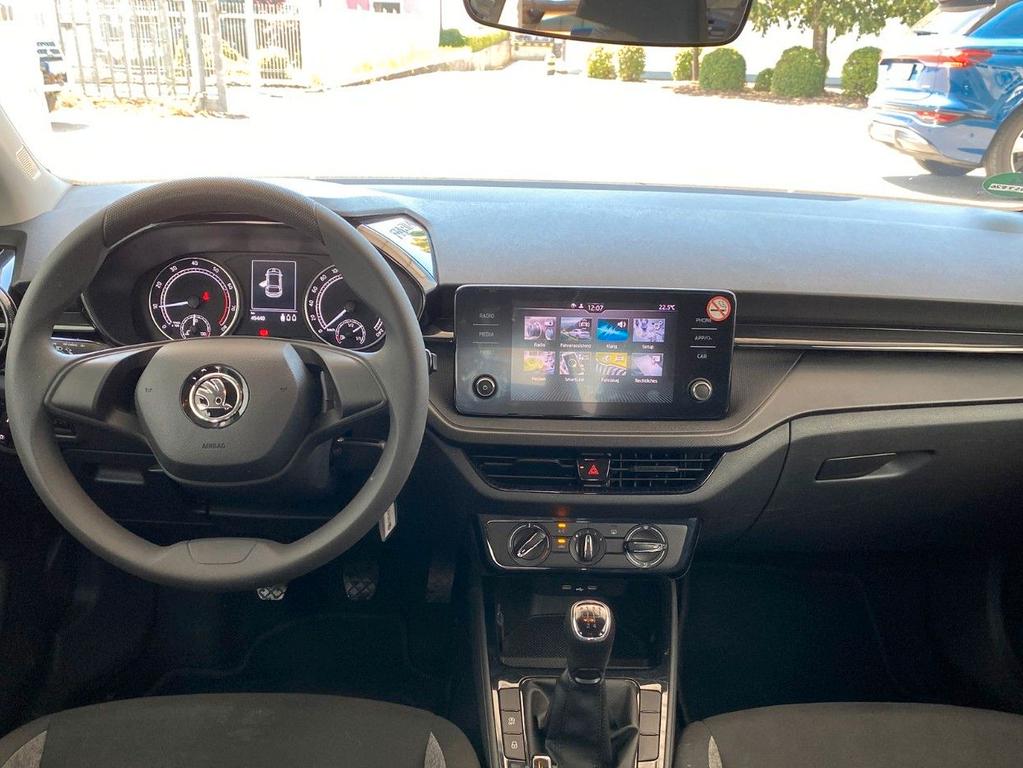 Skoda Fabia 2023 г. Синий, пробег 45440 км