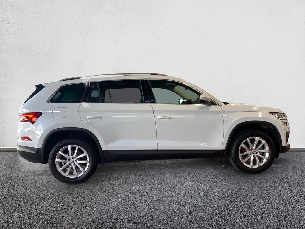 Skoda Kodiaq 2024 г. Белый, пробег 52500 км