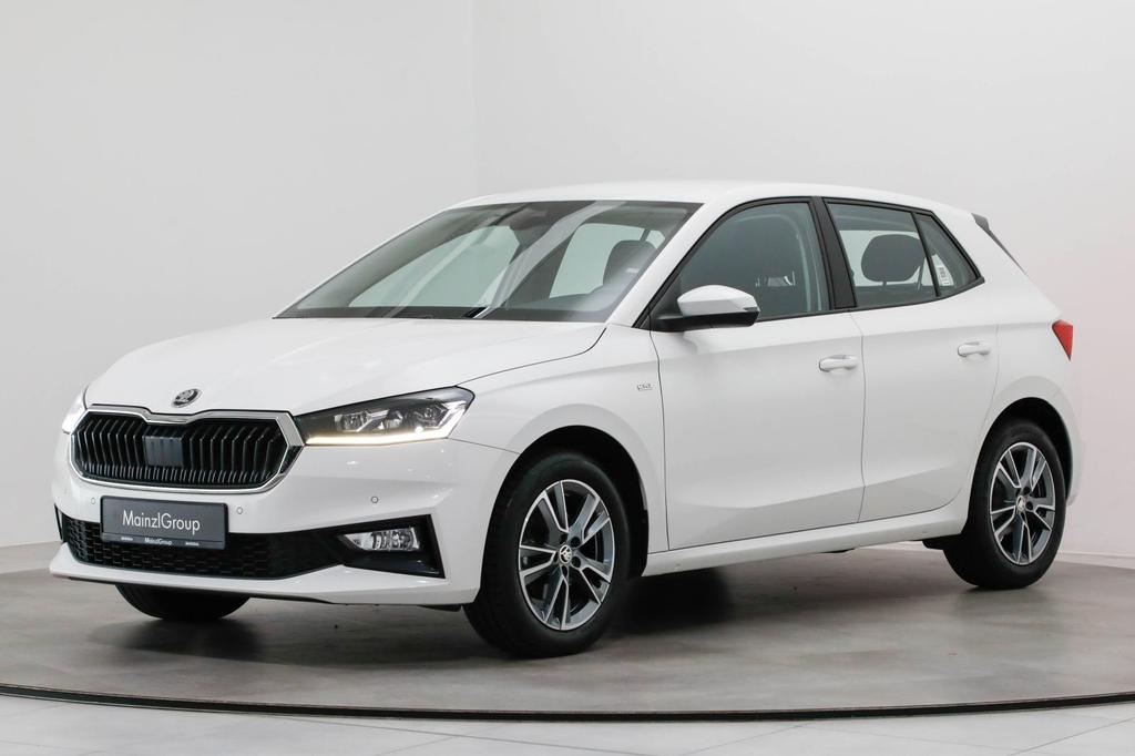 Skoda Fabia 2023 г. Белый, пробег 54172 км