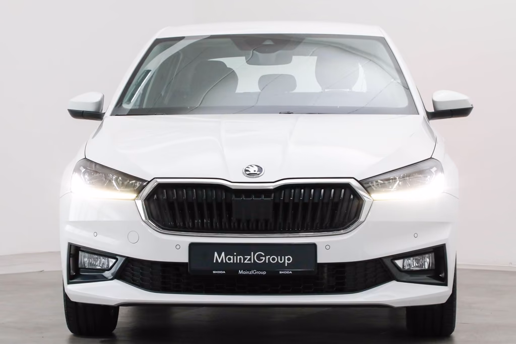 Skoda Fabia 2023 г. Белый, пробег 54172 км