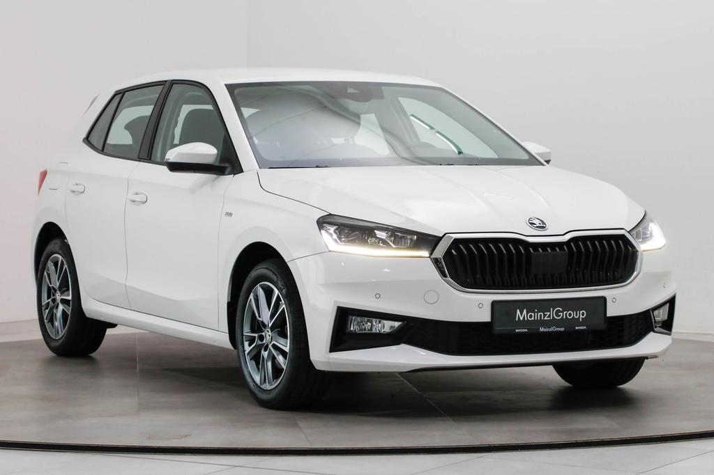 Skoda Fabia 2023 г. Белый, пробег 54172 км