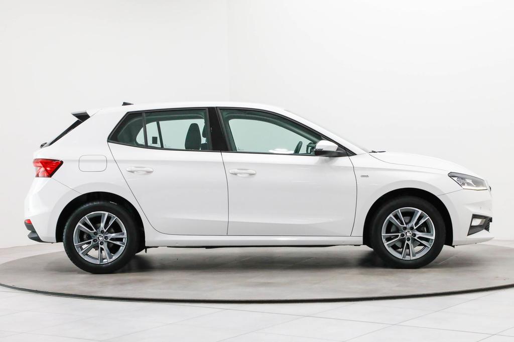 Skoda Fabia 2023 г. Белый, пробег 54172 км