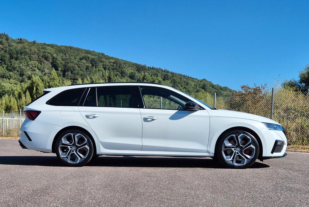 Skoda Octavia 2022 г. Белый, пробег 59600 км