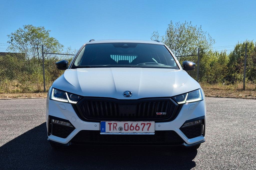 Skoda Octavia 2022 г. Белый, пробег 59600 км