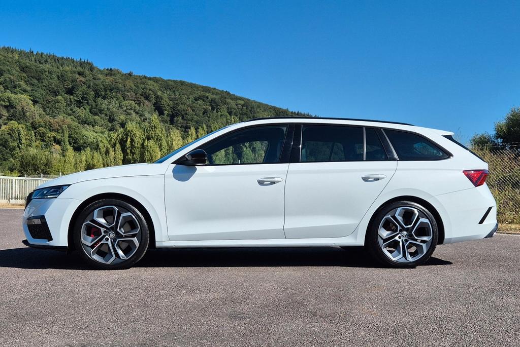 Skoda Octavia 2022 г. Белый, пробег 59600 км