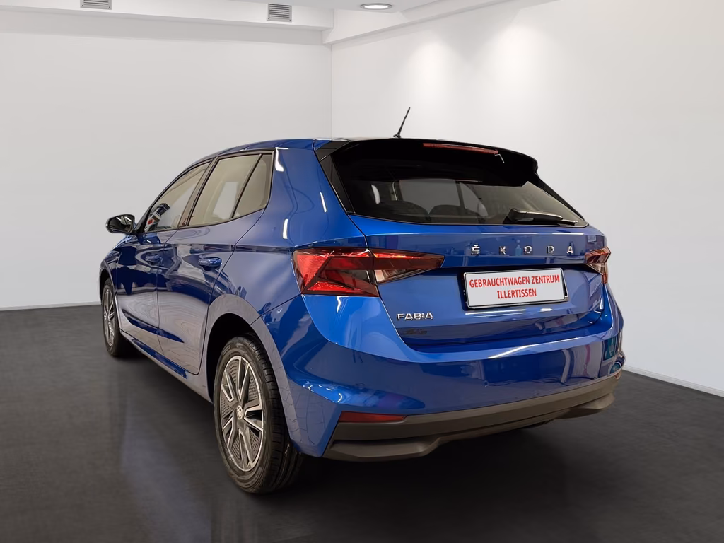 Skoda Fabia 2022 г. Синий, пробег 50533 км