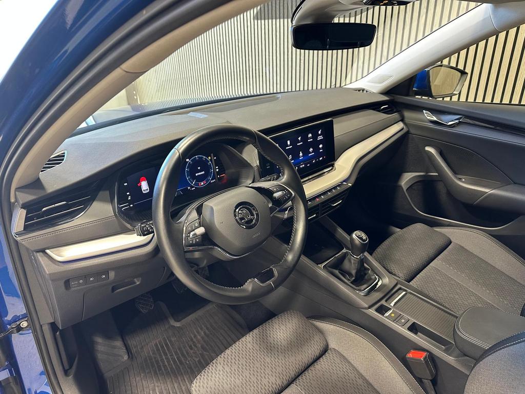 Skoda Octavia 2021 г. Синий, пробег 49939 км