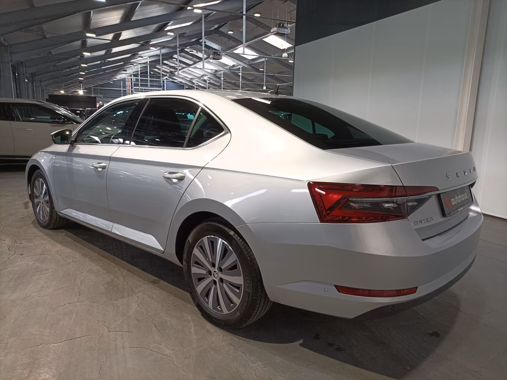 Skoda Superb 2022 г. Серебристый, пробег 50294 км