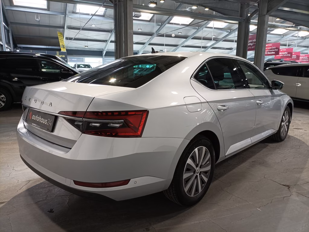 Skoda Superb 2022 г. Серебристый, пробег 50294 км