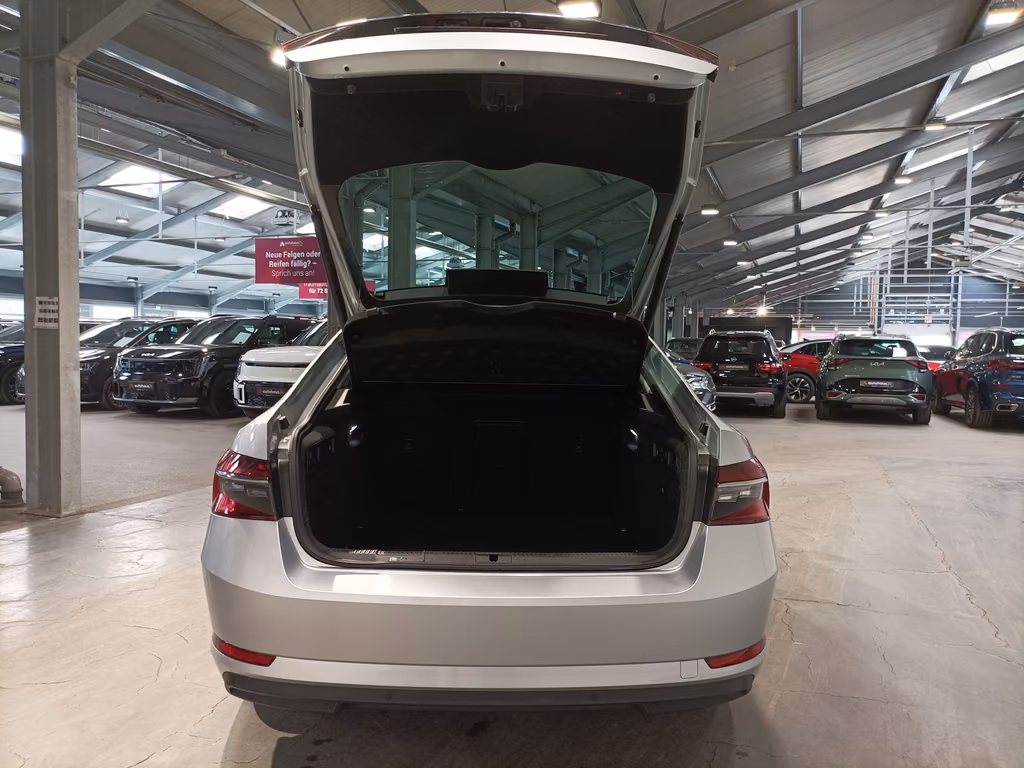 Skoda Superb 2022 г. Серебристый, пробег 50294 км