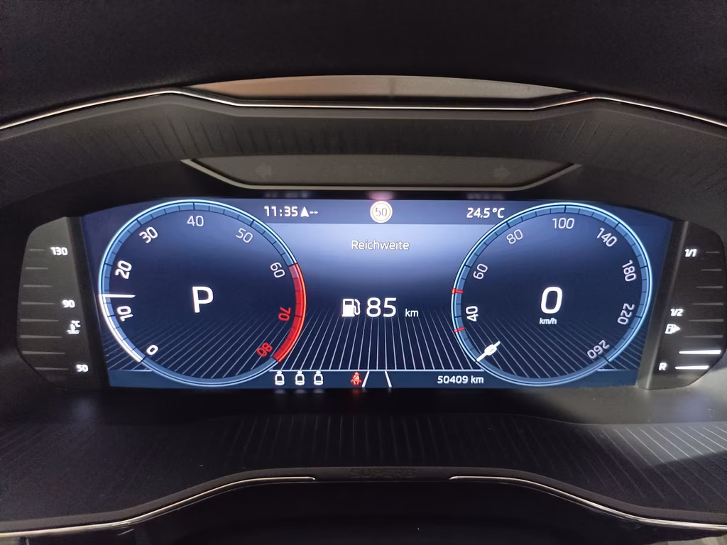 Skoda Superb 2022 г. Серебристый, пробег 50294 км